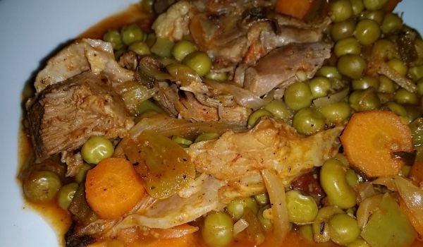 Яхния свинско с грах