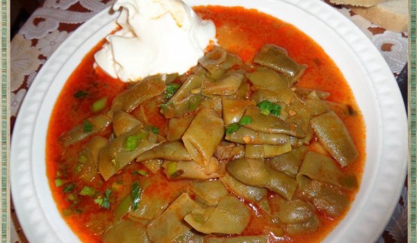 Яхнията от зелен фасул на мама