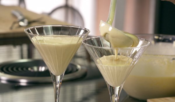 Яйчен ликьор с бял ром