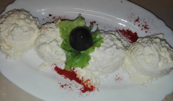 Яйчена разядка с майонеза и маслини