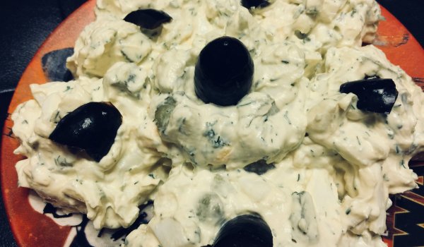 Яйчена салата с крема сирене