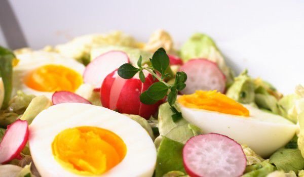 Яйчена салата с ряпа