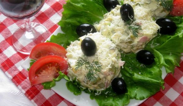 Яйчена салата с шунка и царевица