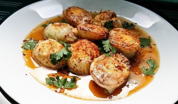 Яйца капама в масло (Tereyaglı Yumurta Kapama)