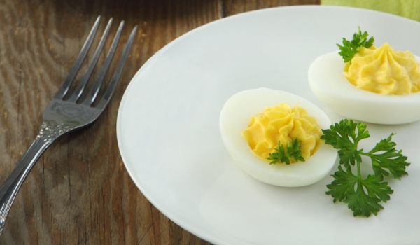 Яйца, пълнени със сирене крема