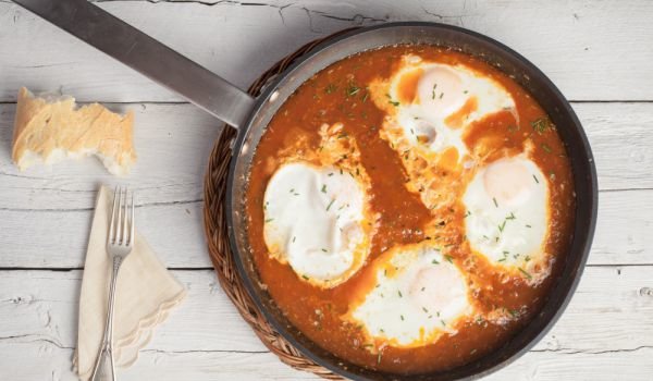 Яйца с домати