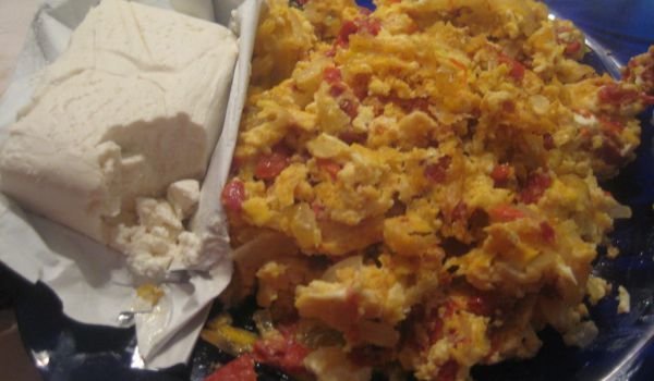 Яйца с лук и моркови