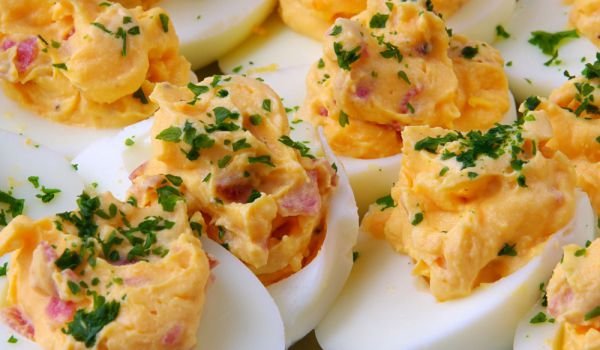 Яйца със салам