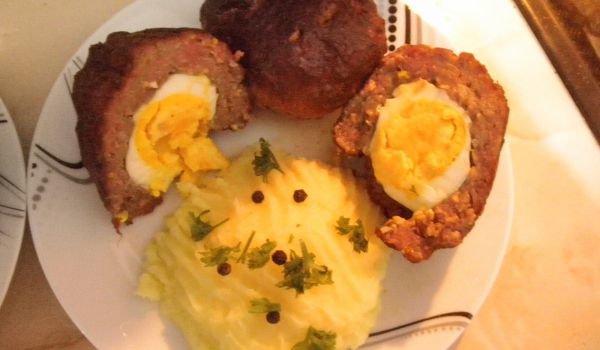 Яйца в кайма с кашкавал и картофено пюре