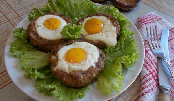 Яйца в кюфтета на фурна
