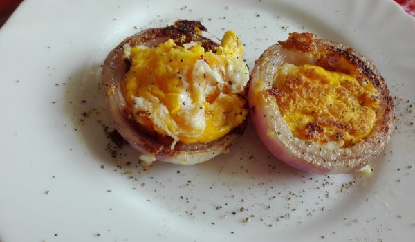 Яйца в лучени пръстени