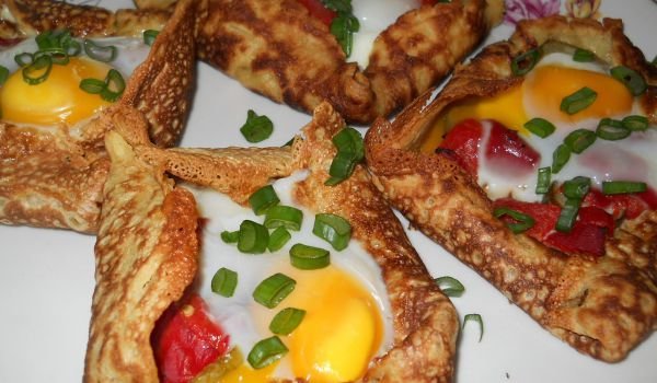 Яйце в палачинка