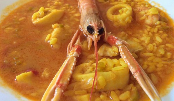 Ястие с ориз и морски дарове