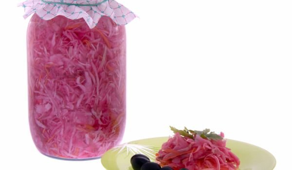 Икономична салата от червено зеле