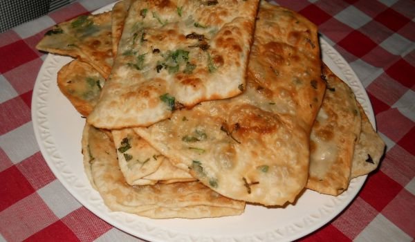 Икономични експресни банички с магданоз