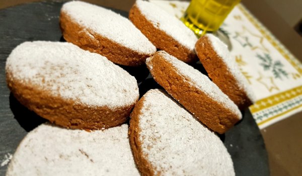 Испански коледни масленки с препеченo брашно (Polvorones)