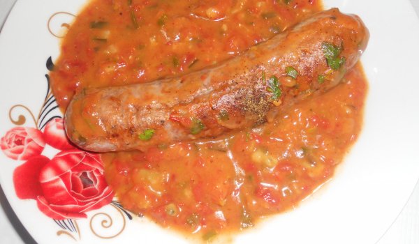 Италиански наденички с домати