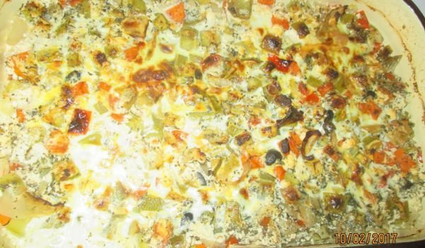 Извара със зеленчуци и кисело зеле на фурна