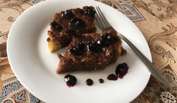 Жадната монахиня със сладко от боровинки