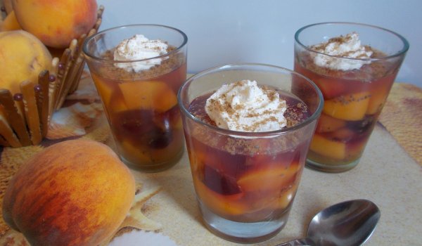 Желе с грозде, праскови и сини сливи