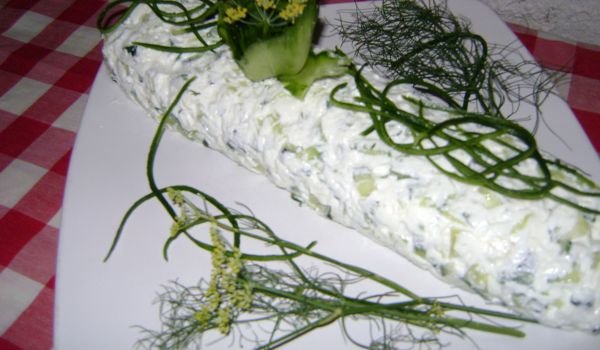 Желирана млечна салата с копър