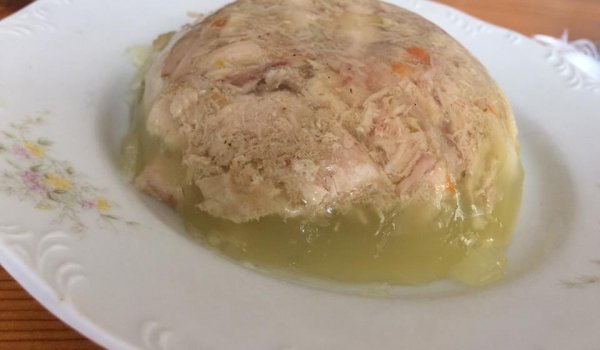 Желирана пача от свински крачета