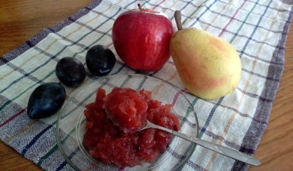 Желирано сладко от круши, ябълки и сливи