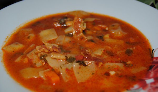 Жълт фасул с хрупкава поръска от бекон