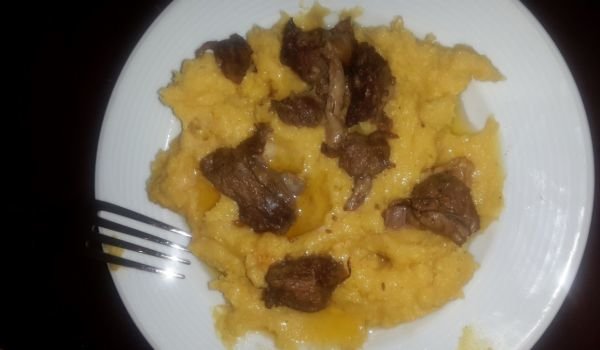 Качамак с месо от буркан