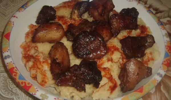 Качамак с пръжки по селски