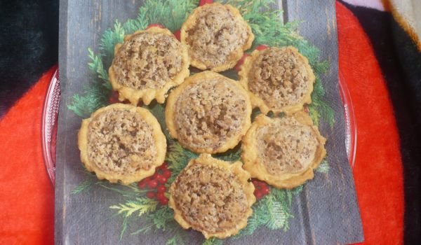 Кафяви кошнички с шоколад и орехи
