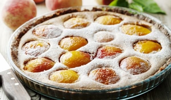 Какаов сладкиш с праскови