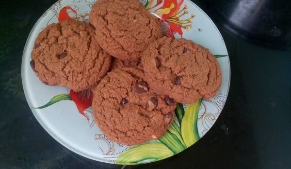 Какаови бисквити с парченца шоколад