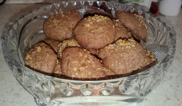 Какаови бисквитки с орехи