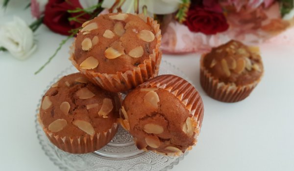 Какаови мъфини с филирани бадеми