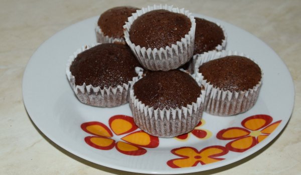 Какаови мъфини с млечен шоколад