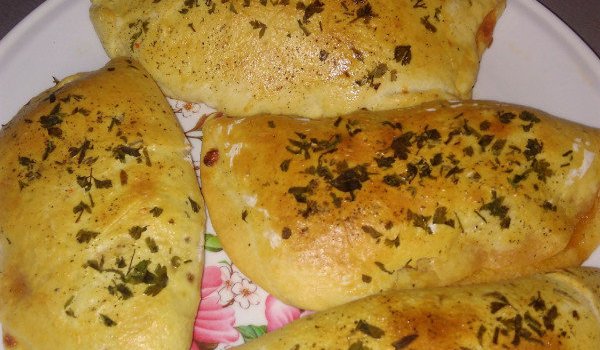 Калцоне с домашно тесто и плънка с кайма