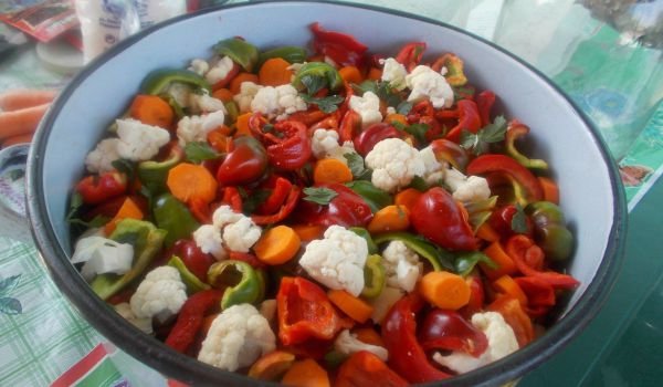 Камби, моркови и карфиол в 3-литрови буркани