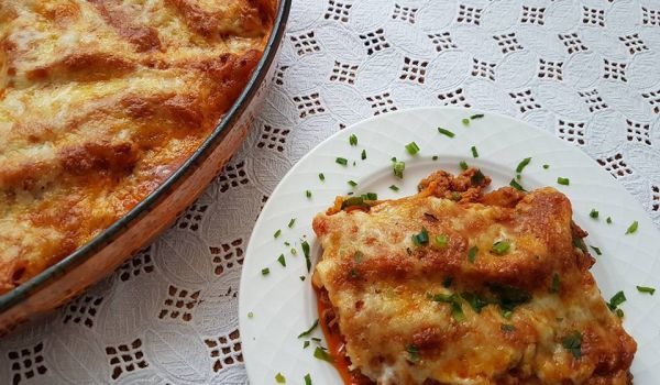 Канелони с кайма, топено сирене и мащерка