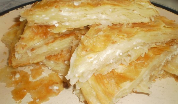Каракачанска баница с ръчно дърпани кори