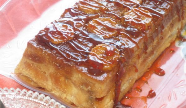 Карамелен сладкиш с бишкоти и банани