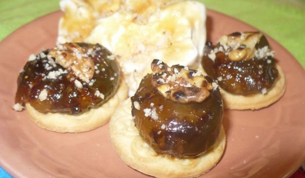 Карамелизирани смокини с ядки