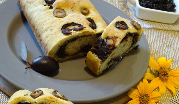 Картофен хляб с маслини и билки