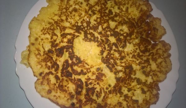 Картофен омлет с извара и лук