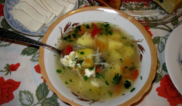 Картофена чорба с фиде и сирене