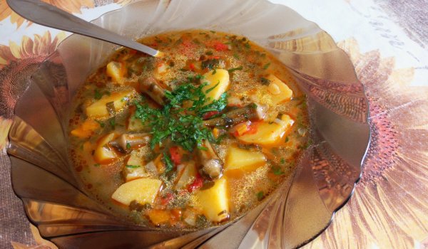 Картофена яхния с бамя