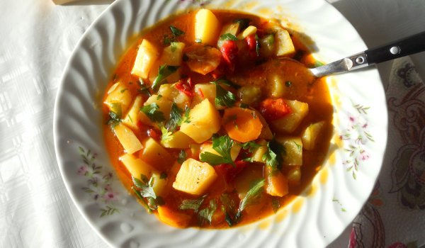 Картофена яхния с чушки