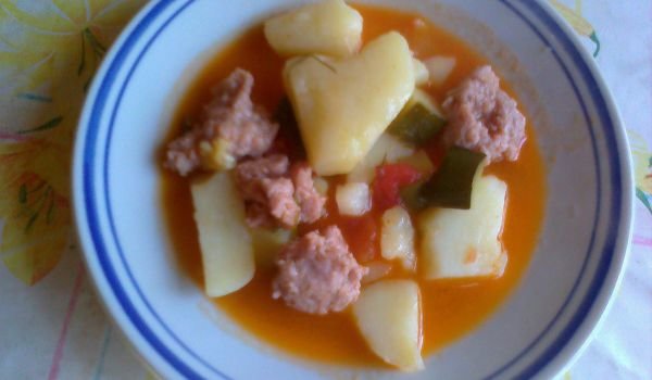 Картофена яхния с кайма
