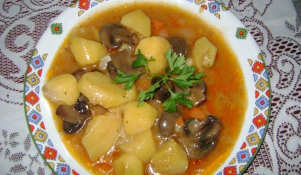 Картофена яхния с печурки