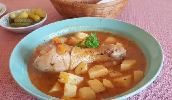 Картофена яхния с пилешко
